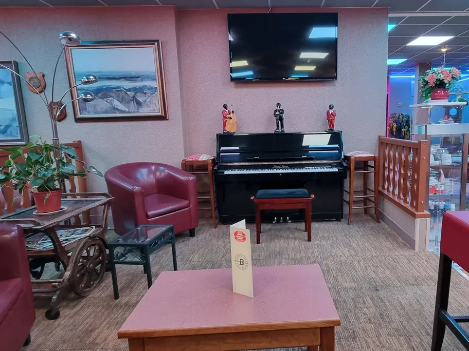 酒吧与休闲区